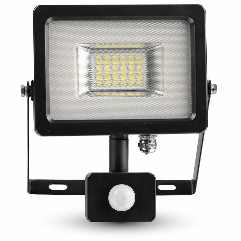 LED prožektorius 20W su jutikliu. Juodas/pilkas korpusas SMD 3000K